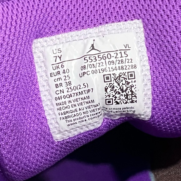 NIB AIR JORDAN 1 Low (GS) - Picture 6 of 9